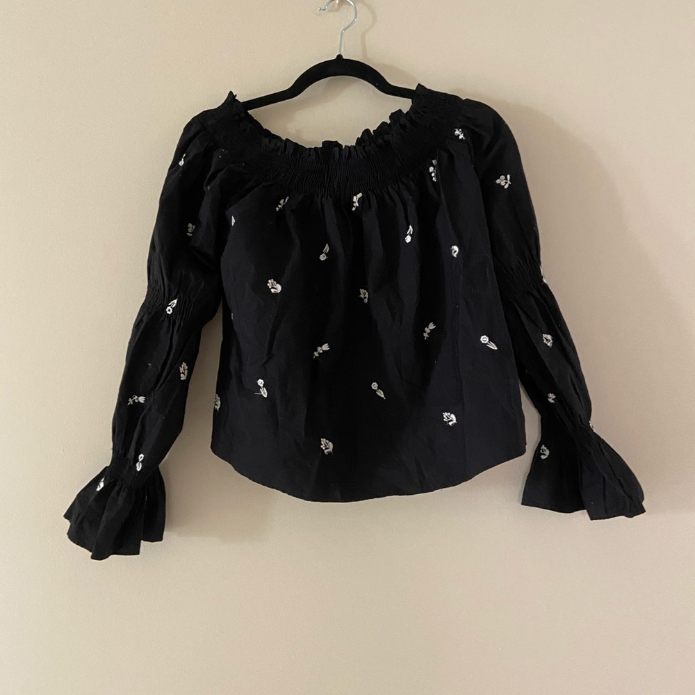 Off shoulder puffy sleeve top